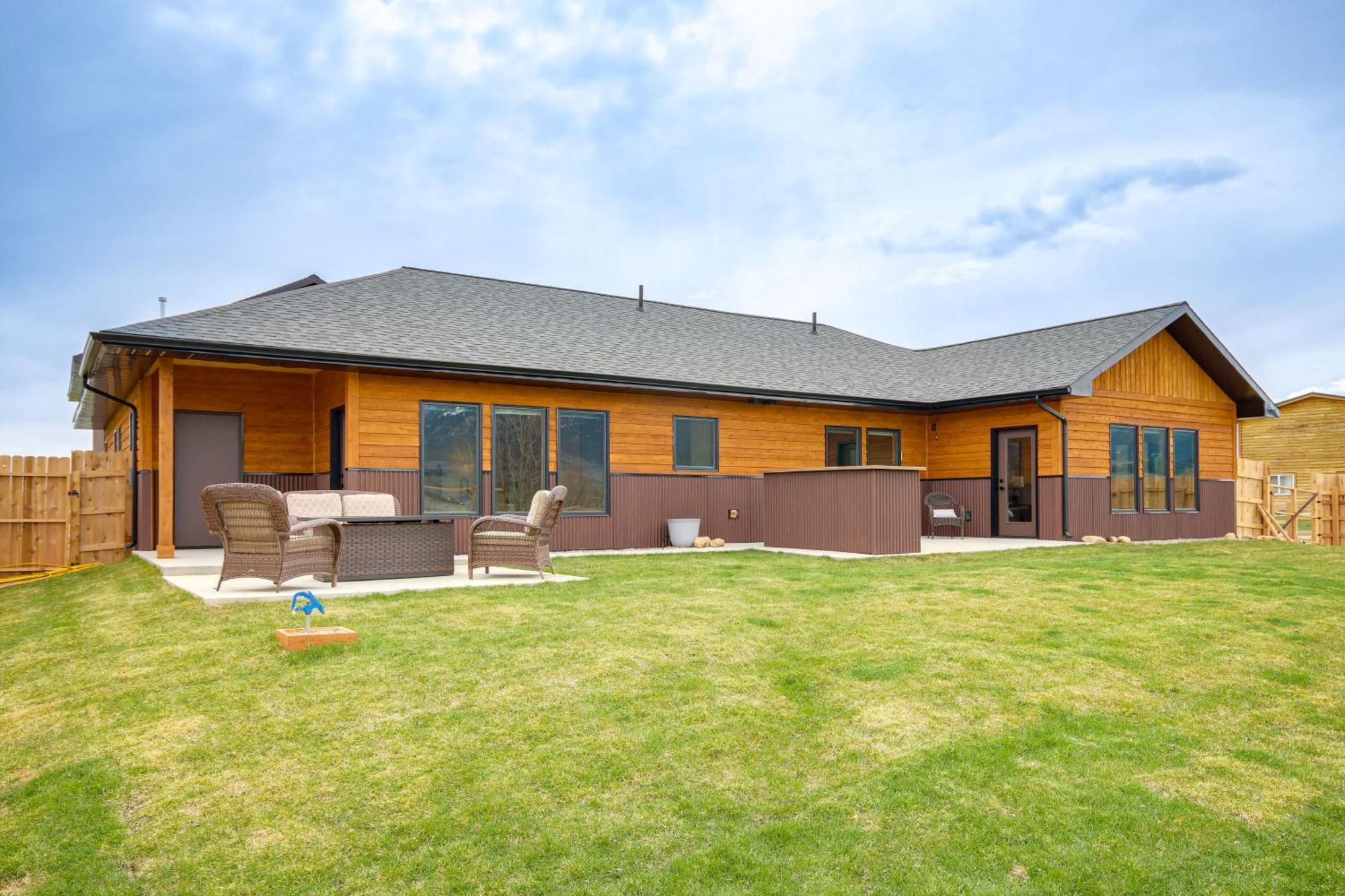 Red Lodge Home With Outdoor Kitchen And Fire Table! Exterior photo