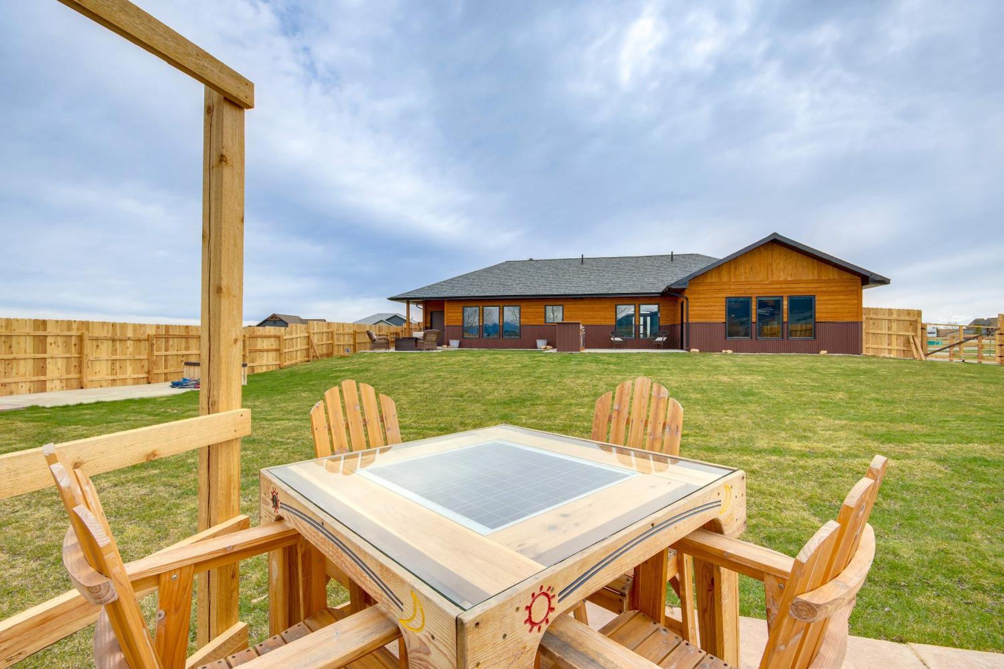 Red Lodge Home With Outdoor Kitchen And Fire Table! Exterior photo