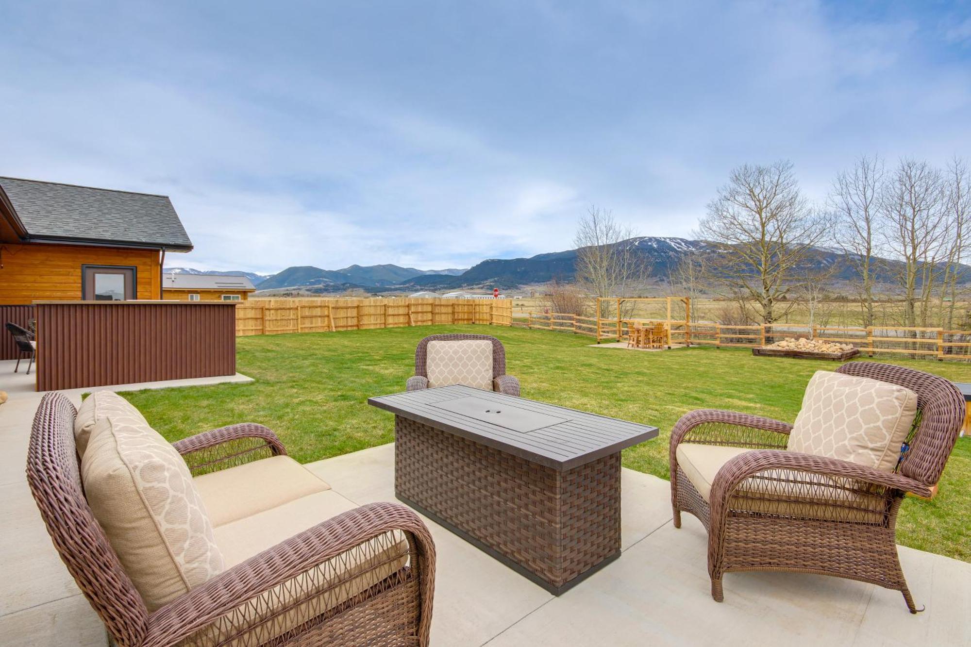 Red Lodge Home With Outdoor Kitchen And Fire Table! Exterior photo