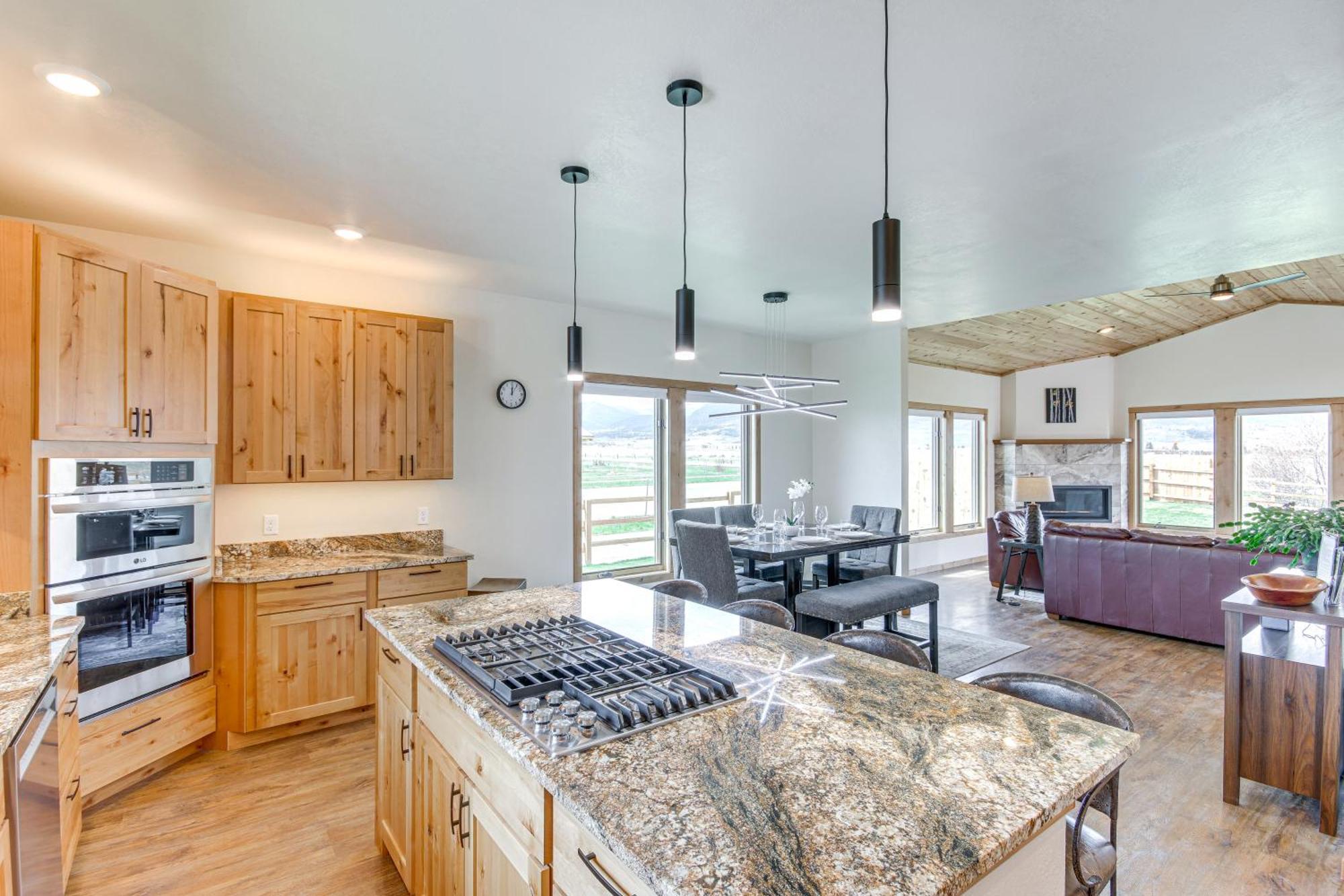 Red Lodge Home With Outdoor Kitchen And Fire Table! Exterior photo